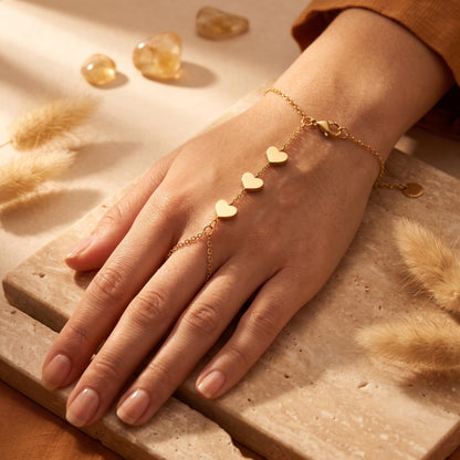 Die Amora-Herz-Fingerkette